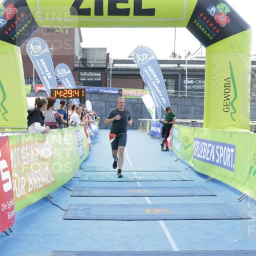 10.08.2025 - GEWOBA Citytriathlon Bremen H.Heesch http://msf.ph/oto/8556561 10.08.2025 14:29:45 Ziel 708 meine-sportfotos.de