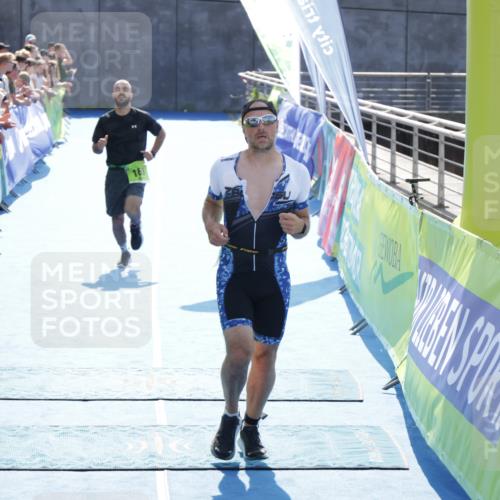 10.08.2025 - GEWOBA Citytriathlon Bremen H.Heesch http://msf.ph/oto/8556562 10.08.2025 15:29:32 Ziel 160, 251 meine-sportfotos.de