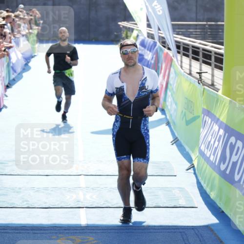 10.08.2025 - GEWOBA Citytriathlon Bremen H.Heesch http://msf.ph/oto/8556564 10.08.2025 15:29:32 Ziel 160, 251 meine-sportfotos.de