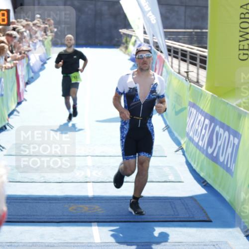 10.08.2025 - GEWOBA Citytriathlon Bremen H.Heesch http://msf.ph/oto/8556567 10.08.2025 15:29:32 Ziel 160, 251 meine-sportfotos.de