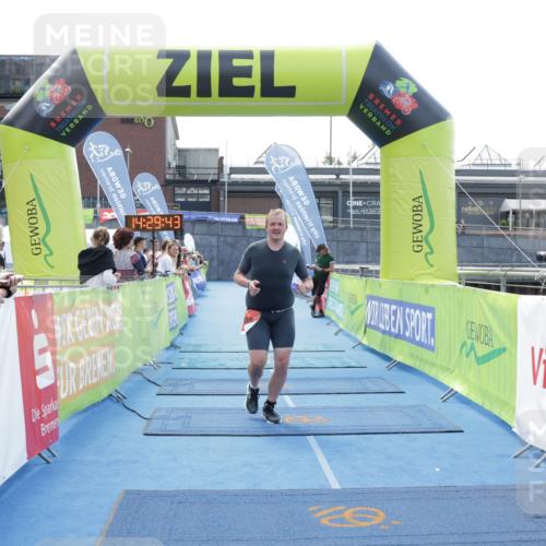 10.08.2025 - GEWOBA Citytriathlon Bremen H.Heesch http://msf.ph/oto/8556570 10.08.2025 14:29:47 Ziel 708 meine-sportfotos.de