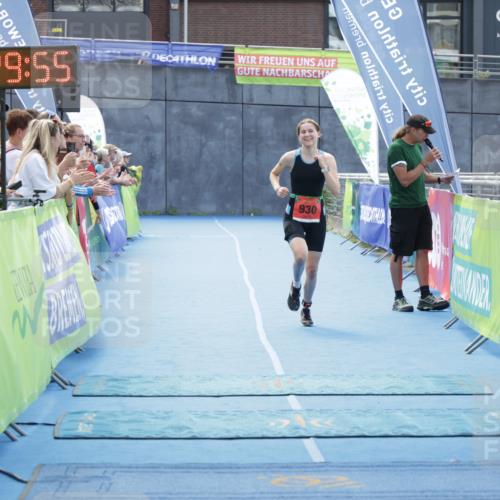 10.08.2025 - GEWOBA Citytriathlon Bremen H.Heesch http://msf.ph/oto/8556572 10.08.2025 14:29:58 Ziel 930 meine-sportfotos.de