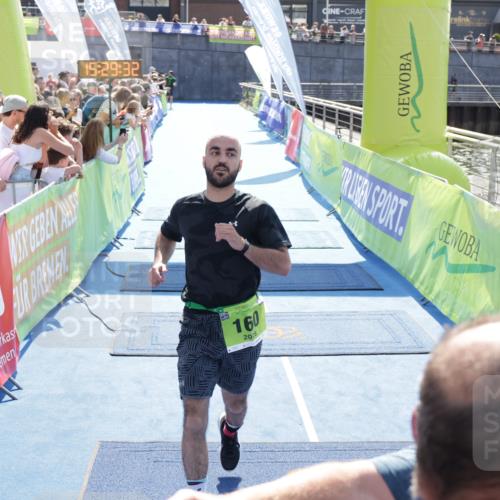 10.08.2025 - GEWOBA Citytriathlon Bremen H.Heesch http://msf.ph/oto/8556575 10.08.2025 15:29:36 Ziel 160, 251 meine-sportfotos.de