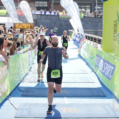 10.08.2025 - GEWOBA Citytriathlon Bremen H.Heesch http://msf.ph/oto/8556583 10.08.2025 15:29:50 Ziel 208, 273, 426, 491 meine-sportfotos.de