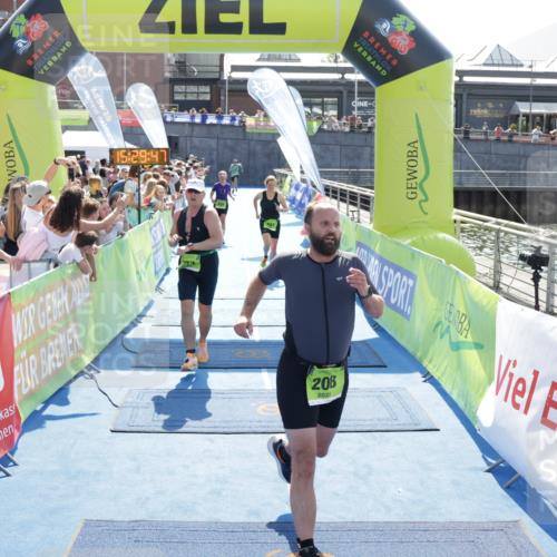 10.08.2025 - GEWOBA Citytriathlon Bremen H.Heesch http://msf.ph/oto/8556587 10.08.2025 15:29:51 Ziel 208, 273, 426, 491 meine-sportfotos.de