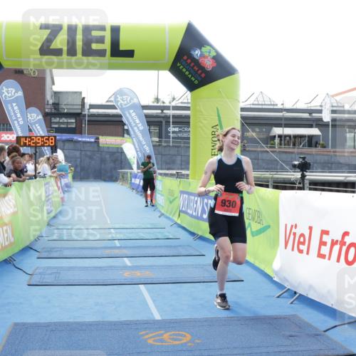 10.08.2025 - GEWOBA Citytriathlon Bremen H.Heesch http://msf.ph/oto/8556590 10.08.2025 14:30:01 Ziel 930 meine-sportfotos.de