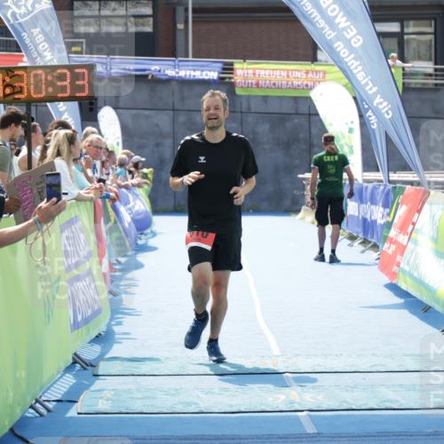 10.08.2025 - GEWOBA Citytriathlon Bremen H.Heesch http://msf.ph/oto/8556595 10.08.2025 14:30:36 Ziel 810 meine-sportfotos.de