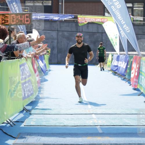 10.08.2025 - GEWOBA Citytriathlon Bremen H.Heesch http://msf.ph/oto/8556605 10.08.2025 14:30:49 Ziel 709 meine-sportfotos.de