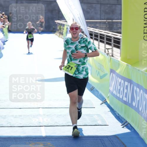 10.08.2025 - GEWOBA Citytriathlon Bremen H.Heesch http://msf.ph/oto/8556608 10.08.2025 15:29:59 Ziel 221, 426, 487, 491 meine-sportfotos.de