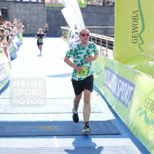 10.08.2025 - GEWOBA Citytriathlon Bremen H.Heesch http://msf.ph/oto/8556610 10.08.2025 15:29:59 Ziel 221, 426, 487, 491 meine-sportfotos.de