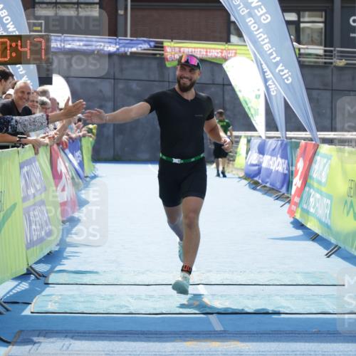 10.08.2025 - GEWOBA Citytriathlon Bremen H.Heesch http://msf.ph/oto/8556611 10.08.2025 14:30:50 Ziel 709 meine-sportfotos.de