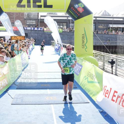 10.08.2025 - GEWOBA Citytriathlon Bremen H.Heesch http://msf.ph/oto/8556613 10.08.2025 15:30:00 Ziel 221, 426, 487, 491 meine-sportfotos.de