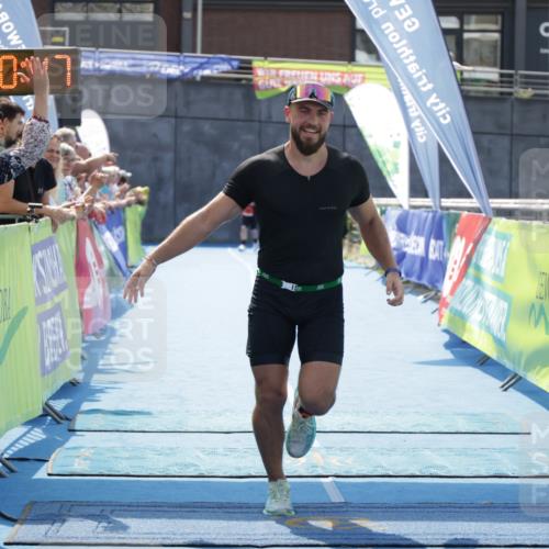 10.08.2025 - GEWOBA Citytriathlon Bremen H.Heesch http://msf.ph/oto/8556614 10.08.2025 14:30:51 Ziel 709 meine-sportfotos.de