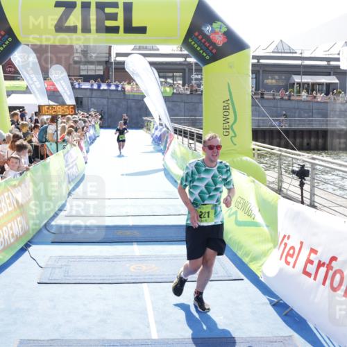 10.08.2025 - GEWOBA Citytriathlon Bremen H.Heesch http://msf.ph/oto/8556615 10.08.2025 15:30:00 Ziel 221, 426, 487, 491 meine-sportfotos.de