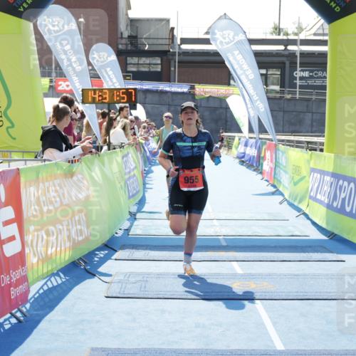 10.08.2025 - GEWOBA Citytriathlon Bremen H.Heesch http://msf.ph/oto/8556620 10.08.2025 14:32:01 Ziel 927, 955 meine-sportfotos.de