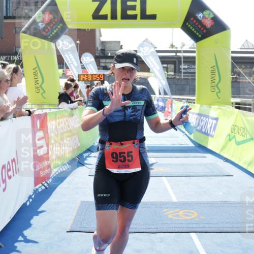 10.08.2025 - GEWOBA Citytriathlon Bremen H.Heesch http://msf.ph/oto/8556632 10.08.2025 14:32:02 Ziel 927, 955 meine-sportfotos.de
