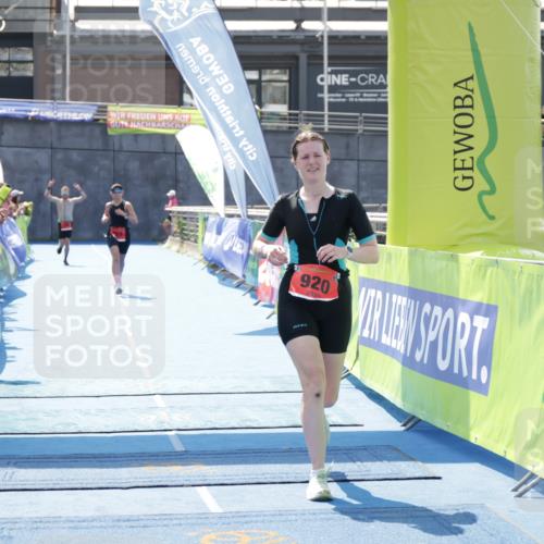 10.08.2025 - GEWOBA Citytriathlon Bremen H.Heesch http://msf.ph/oto/8556647 10.08.2025 14:32:09 Ziel 920, 925, 927 meine-sportfotos.de