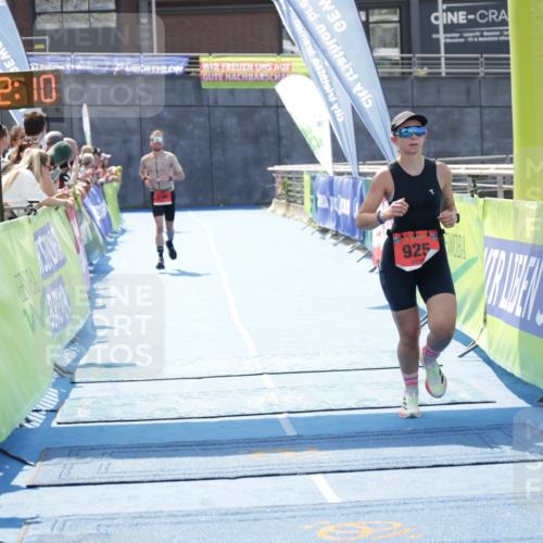 10.08.2025 - GEWOBA Citytriathlon Bremen H.Heesch http://msf.ph/oto/8556656 10.08.2025 14:32:14 Ziel 686, 920, 925 meine-sportfotos.de