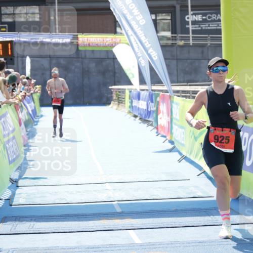 10.08.2025 - GEWOBA Citytriathlon Bremen H.Heesch http://msf.ph/oto/8556660 10.08.2025 14:32:14 Ziel 686, 920, 925 meine-sportfotos.de