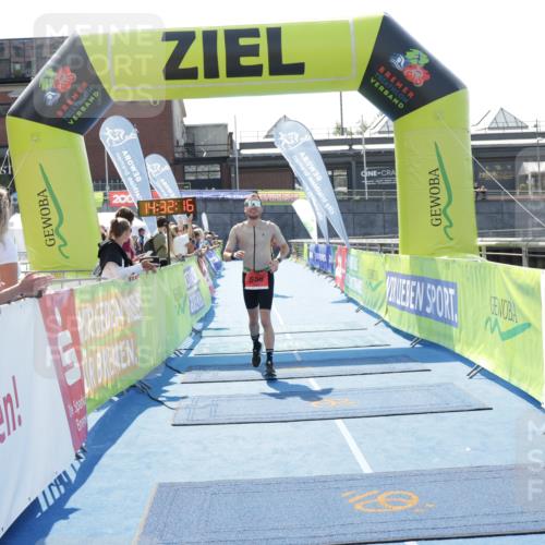 10.08.2025 - GEWOBA Citytriathlon Bremen H.Heesch http://msf.ph/oto/8556674 10.08.2025 14:32:19 Ziel 686, 923, 925 meine-sportfotos.de