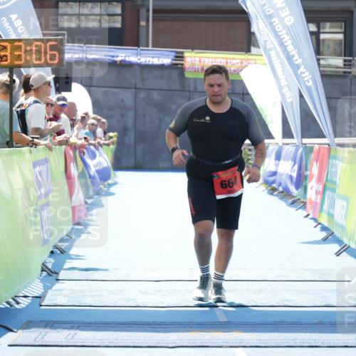 10.08.2025 - GEWOBA Citytriathlon Bremen H.Heesch http://msf.ph/oto/8556684 10.08.2025 14:33:09 Ziel 664 meine-sportfotos.de