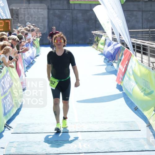 10.08.2025 - GEWOBA Citytriathlon Bremen H.Heesch http://msf.ph/oto/8556685 10.08.2025 15:30:30 Ziel 57, 80, 249, 262 meine-sportfotos.de