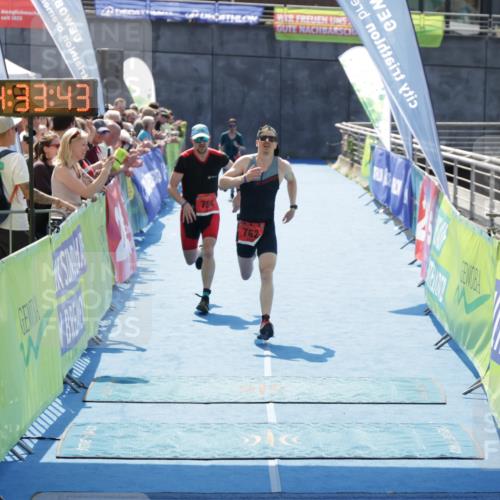 10.08.2025 - GEWOBA Citytriathlon Bremen H.Heesch http://msf.ph/oto/8556686 10.08.2025 14:33:47 Ziel 754, 762 meine-sportfotos.de