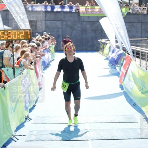 10.08.2025 - GEWOBA Citytriathlon Bremen H.Heesch http://msf.ph/oto/8556687 10.08.2025 15:30:31 Ziel 57, 80, 262 meine-sportfotos.de