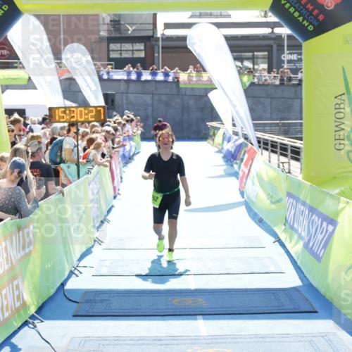 10.08.2025 - GEWOBA Citytriathlon Bremen H.Heesch http://msf.ph/oto/8556689 10.08.2025 15:30:31 Ziel 57, 80, 262 meine-sportfotos.de