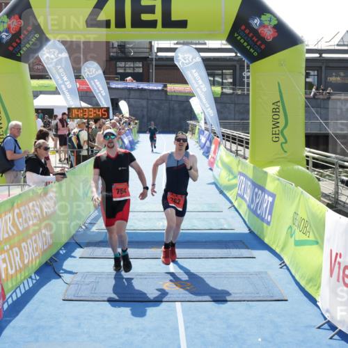 10.08.2025 - GEWOBA Citytriathlon Bremen H.Heesch http://msf.ph/oto/8556697 10.08.2025 14:33:48 Ziel 754, 762 meine-sportfotos.de