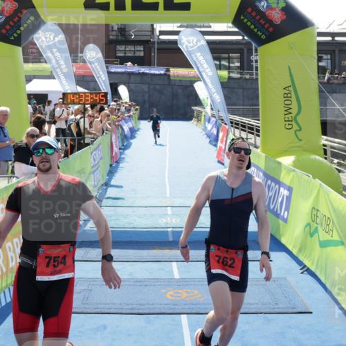 10.08.2025 - GEWOBA Citytriathlon Bremen H.Heesch http://msf.ph/oto/8556701 10.08.2025 14:33:49 Ziel 754, 762, 965 meine-sportfotos.de