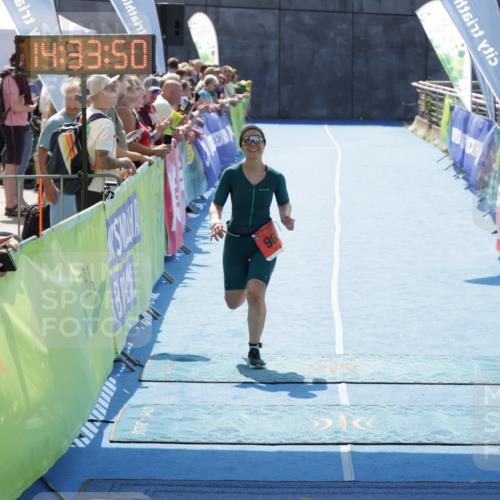 10.08.2025 - GEWOBA Citytriathlon Bremen H.Heesch http://msf.ph/oto/8556709 10.08.2025 14:33:53 Ziel 754, 762, 965 meine-sportfotos.de