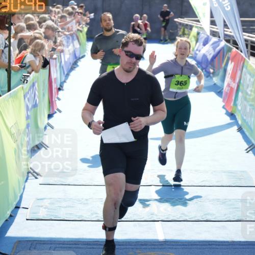 10.08.2025 - GEWOBA Citytriathlon Bremen H.Heesch http://msf.ph/oto/8556710 10.08.2025 15:30:50 Ziel 35, 110, 351, 365, 483 meine-sportfotos.de