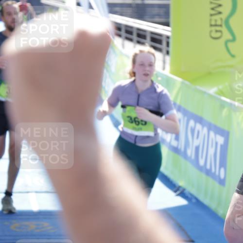 10.08.2025 - GEWOBA Citytriathlon Bremen H.Heesch http://msf.ph/oto/8556714 10.08.2025 15:30:51 Ziel 35, 110, 351, 365, 483 meine-sportfotos.de