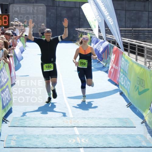 10.08.2025 - GEWOBA Citytriathlon Bremen H.Heesch http://msf.ph/oto/8556730 10.08.2025 15:31:02 Ziel 180, 350, 351, 483 meine-sportfotos.de