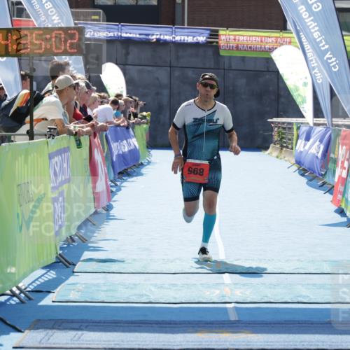 10.08.2025 - GEWOBA Citytriathlon Bremen H.Heesch http://msf.ph/oto/8556735 10.08.2025 14:35:06 Ziel 895 meine-sportfotos.de