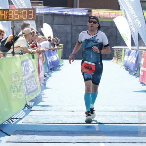 10.08.2025 - GEWOBA Citytriathlon Bremen H.Heesch http://msf.ph/oto/8556741 10.08.2025 14:35:07 Ziel 895 meine-sportfotos.de