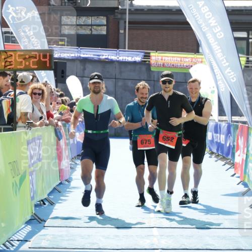 10.08.2025 - GEWOBA Citytriathlon Bremen H.Heesch http://msf.ph/oto/8556744 10.08.2025 14:35:28 Ziel 596, 632, 652 meine-sportfotos.de