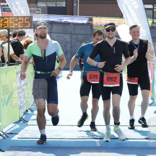 10.08.2025 - GEWOBA Citytriathlon Bremen H.Heesch http://msf.ph/oto/8556750 10.08.2025 14:35:29 Ziel 596, 632, 652 meine-sportfotos.de