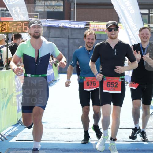 10.08.2025 - GEWOBA Citytriathlon Bremen H.Heesch http://msf.ph/oto/8556752 10.08.2025 14:35:29 Ziel 596, 632, 652 meine-sportfotos.de