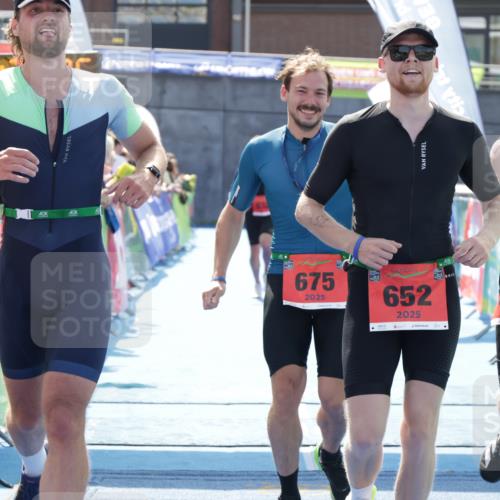 10.08.2025 - GEWOBA Citytriathlon Bremen H.Heesch http://msf.ph/oto/8556756 10.08.2025 14:35:30 Ziel 596, 632, 652, 941 meine-sportfotos.de