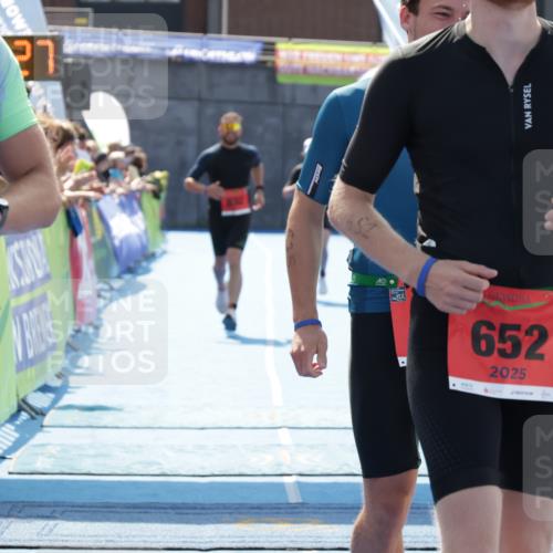 10.08.2025 - GEWOBA Citytriathlon Bremen H.Heesch http://msf.ph/oto/8556760 10.08.2025 14:35:31 Ziel 596, 632, 652, 941 meine-sportfotos.de