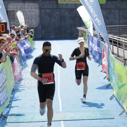 10.08.2025 - GEWOBA Citytriathlon Bremen H.Heesch http://msf.ph/oto/8556764 10.08.2025 14:35:33 Ziel 596, 632, 652, 941 meine-sportfotos.de