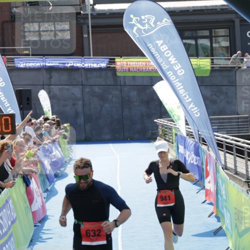 10.08.2025 - GEWOBA Citytriathlon Bremen H.Heesch http://msf.ph/oto/8556766 10.08.2025 14:35:33 Ziel 596, 632, 652, 941 meine-sportfotos.de
