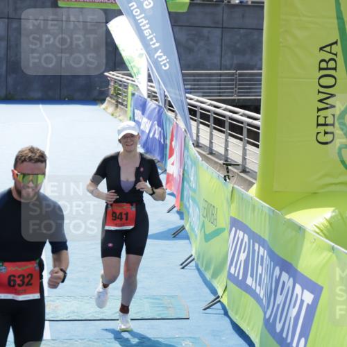 10.08.2025 - GEWOBA Citytriathlon Bremen H.Heesch http://msf.ph/oto/8556770 10.08.2025 14:35:34 Ziel 596, 632, 652, 941 meine-sportfotos.de