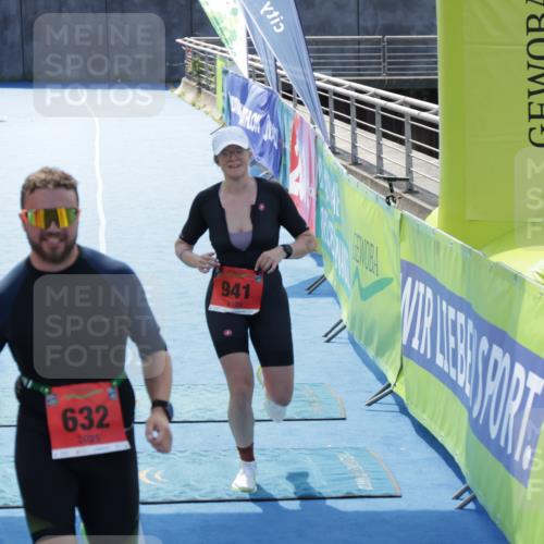 10.08.2025 - GEWOBA Citytriathlon Bremen H.Heesch http://msf.ph/oto/8556772 10.08.2025 14:35:34 Ziel 596, 632, 652, 941 meine-sportfotos.de