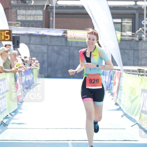 10.08.2025 - GEWOBA Citytriathlon Bremen H.Heesch http://msf.ph/oto/8556800 10.08.2025 14:36:19 Ziel 929 meine-sportfotos.de