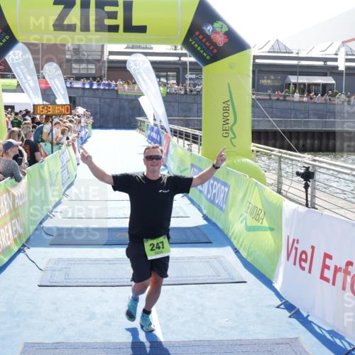 10.08.2025 - GEWOBA Citytriathlon Bremen H.Heesch http://msf.ph/oto/8556807 10.08.2025 15:31:44 Ziel 247 meine-sportfotos.de