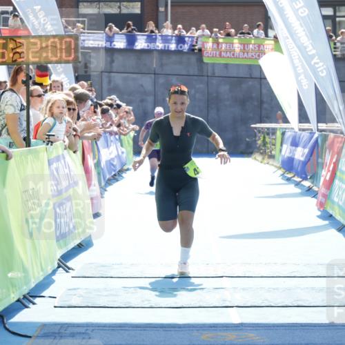10.08.2025 - GEWOBA Citytriathlon Bremen H.Heesch http://msf.ph/oto/8556813 10.08.2025 15:32:04 Ziel 411, 461 meine-sportfotos.de