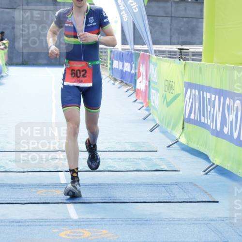 10.08.2025 - GEWOBA Citytriathlon Bremen H.Heesch http://msf.ph/oto/8556816 10.08.2025 14:37:19 Ziel 602 meine-sportfotos.de